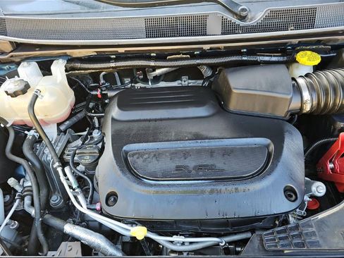 Used 2023 Chrysler Pacifica Touring-L image 8