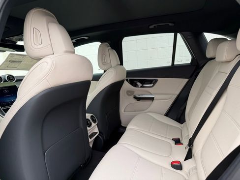 Used 2026 Mercedes-Benz GLC 300 4MATIC image 35