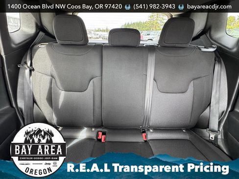 Used 2023 Jeep Renegade Latitude image 17