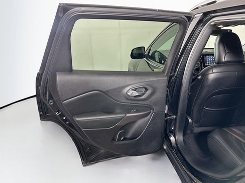 Used 2021 Jeep Cherokee Limited image 26