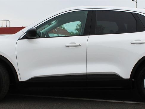 Used 2022 Ford Escape SE image 2