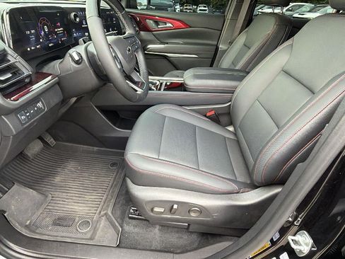 Used 2024 Chevrolet Traverse Z71 w/ Enhanced Driving Package AWD/4WD image 17