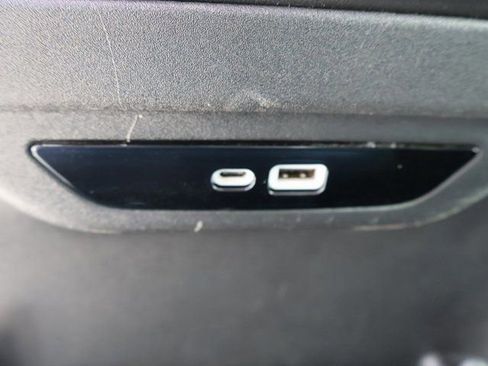 Used 2024 Chrysler Pacifica Limited FWD image 19