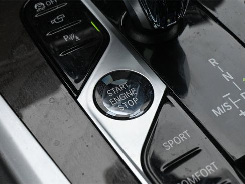 Used 2023 BMW X6 xDrive40i w/ Luxury Seating Package image 15