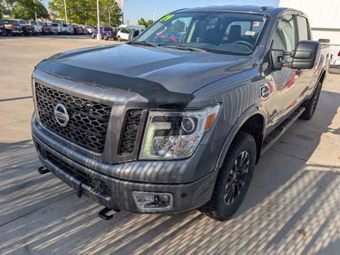 Used 2019 Nissan Titan PRO-4X AWD/4WD image 40
