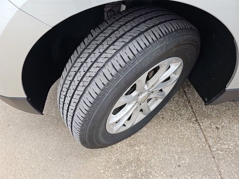 Used 2018 Chevrolet Equinox LT image 37