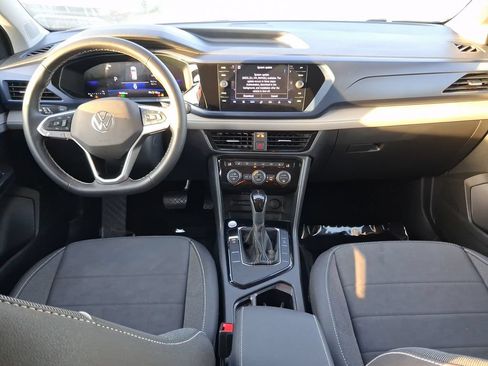 Certified 2024 Volkswagen Taos SE FWD image 9