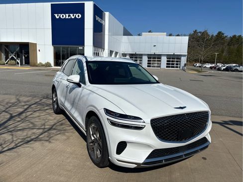 Used 2025 Genesis GV70 2.5T AWD/4WD image 23