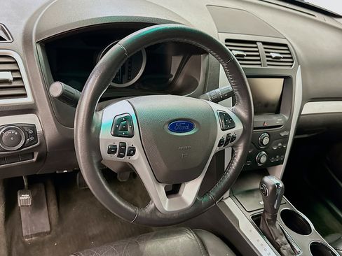 Used 2013 Ford Explorer XLT AWD/4WD image 18