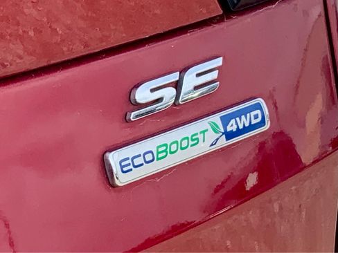 Used 2018 Ford Escape SE w/ SE Sync 3 Package AWD/4WD image 18