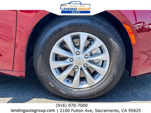 Used 2018 Chrysler Pacifica Touring-L FWD image 9