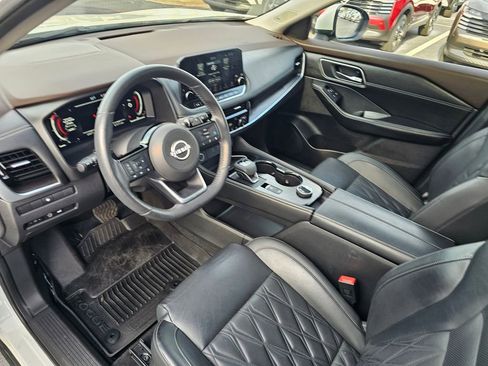 Used 2023 Nissan Rogue Platinum image 19
