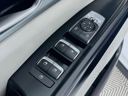 Certified 2024 Kia Carnival LX image 17