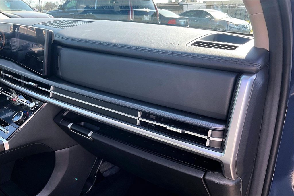 Used 2025 Hyundai Santa Fe SEL FWD image 18