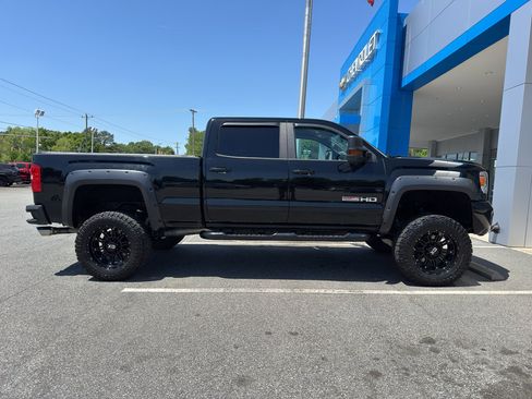 Used 2018 GMC Sierra 2500 SLT w/ All Terrain HD Package AWD/4WD image 3