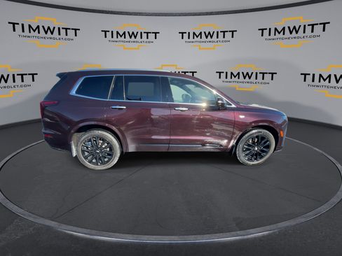 Used 2021 Cadillac XT6 Luxury image 2