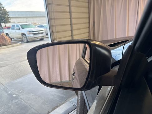 Used 2015 Nissan Rogue S w/ S Family Package image 17