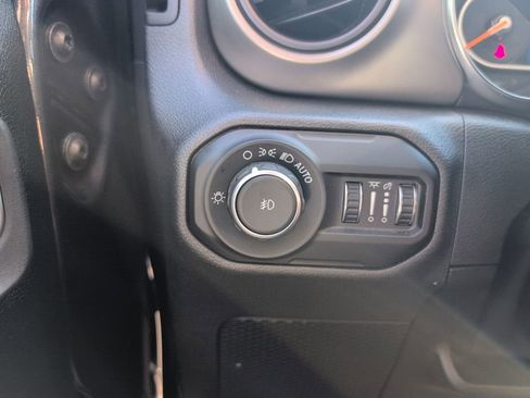 Used 2021 Jeep Wrangler Sport image 21