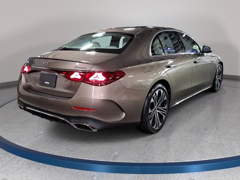 Used 2024 Mercedes-Benz E 350 4MATIC Sedan image 6