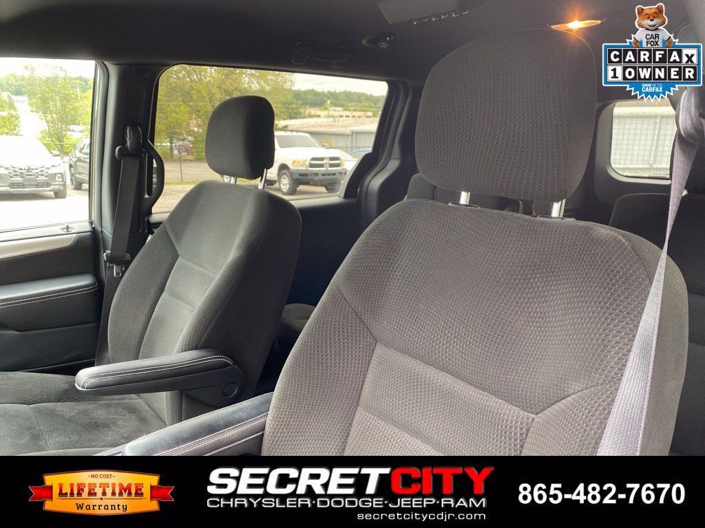 Used 2016 Dodge Grand Caravan SXT FWD image 12
