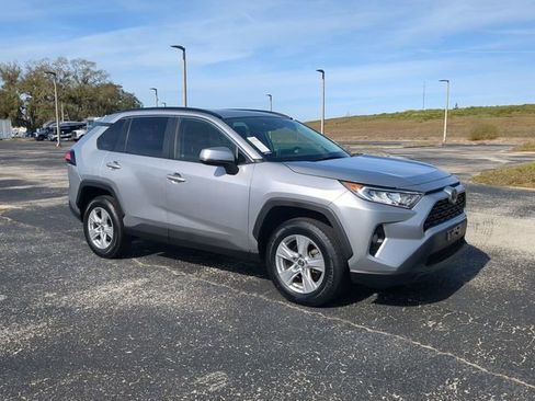 Used 2019 Toyota RAV4 XLE w/ Convenience Package image 2
