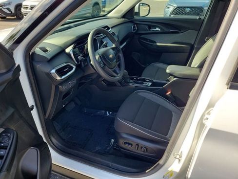 Used 2022 Chevrolet TrailBlazer LT w/ Convenience Package AWD/4WD image 16
