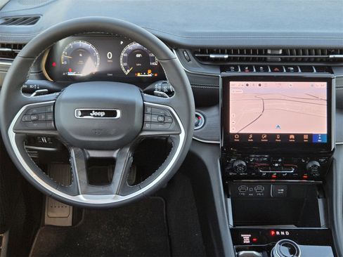 New 2025 Jeep Grand Cherokee L Limited w/ Black Appearance Package image 25