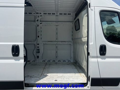 Used 2025 RAM ProMaster 2500 w/ Convenience Group FWD image 21