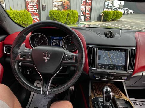 Used 2017 Maserati Levante S AWD/4WD image 9