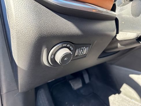 Used 2025 Jeep Compass Limited w/ Elite Group AWD/4WD image 16