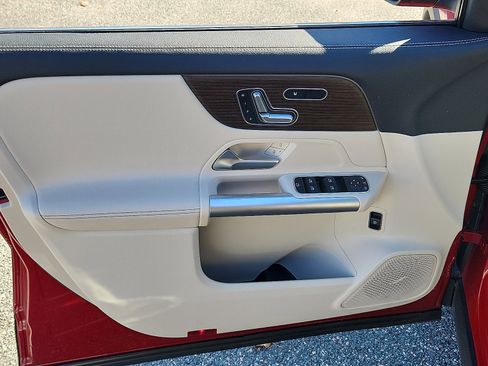 Used 2025 Mercedes-Benz GLA 250 4MATIC image 12