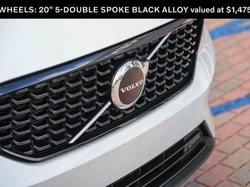 Used 2023 Volvo XC40 B5 Plus AWD/4WD image 3