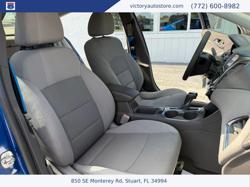 Used 2017 Chevrolet Cruze LT FWD image 22