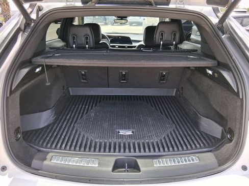 Used 2024 Cadillac XT4 Sport w/ Technology Package FWD image 6