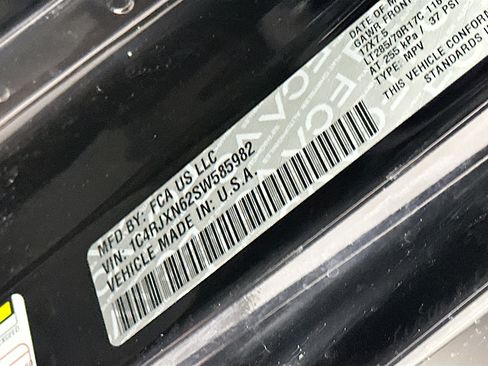 Used 2025 Jeep Wrangler Willys image 12