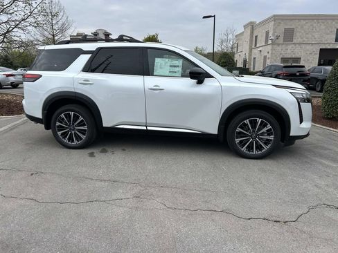 New 2026 Nissan Pathfinder Platinum AWD/4WD image 8