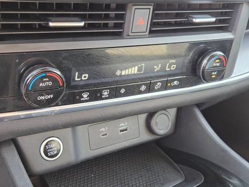 Used 2023 Nissan Rogue SV FWD image 22