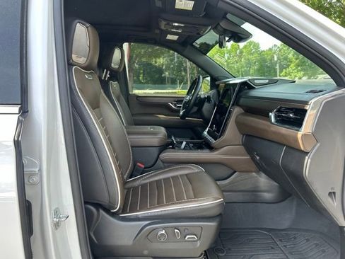 Used 2025 GMC Yukon Denali Ultimate AWD/4WD image 20