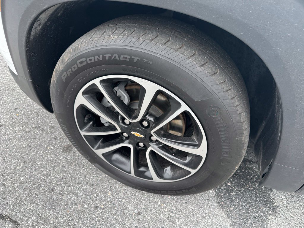 Used 2025 Chevrolet TrailBlazer LT w/ LT Cold Weather Package FWD image 9