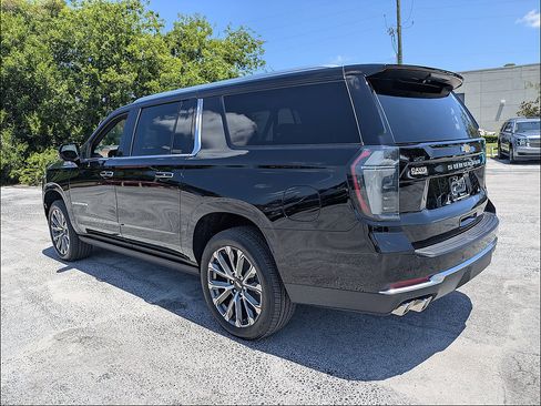 New 2026 Chevrolet Suburban High Country AWD/4WD image 5