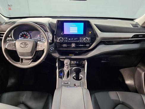 Used 2023 Toyota Highlander XLE image 10