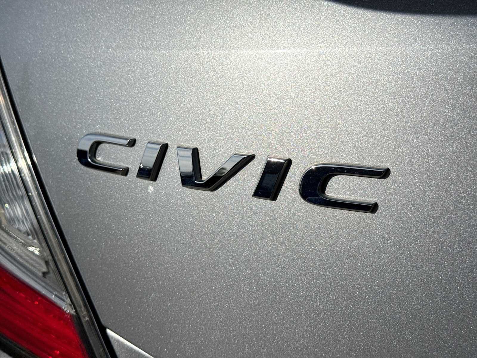 Used 2018 Honda Civic Sport image 12