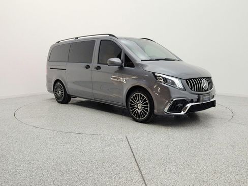 Used 2022 Mercedes-Benz Metris Passenger image 3