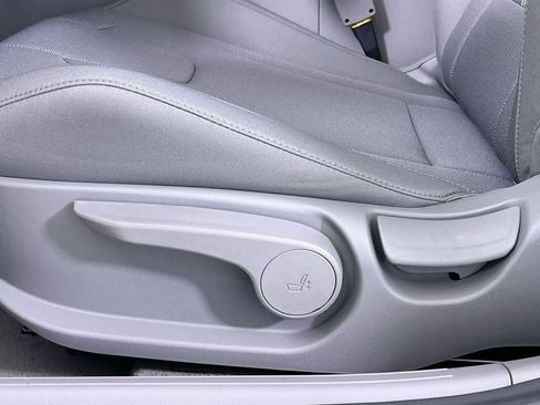 New 2025 Hyundai Elantra SE image 13