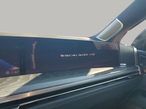 New 2025 Cadillac Escalade IQ Sport 2 image 39