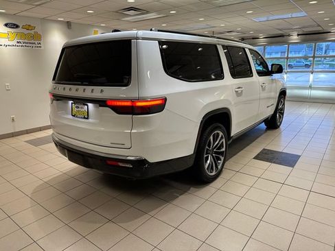 Used 2024 Jeep Wagoneer L Series III w/ Premium Group I AWD/4WD image 30