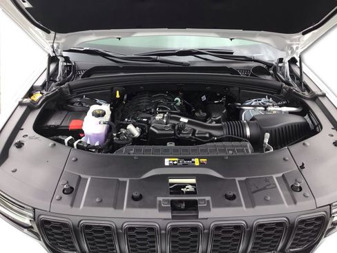 New 2025 Jeep Grand Cherokee 4WD image 11