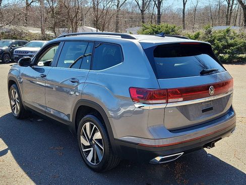Used 2025 Volkswagen Atlas SE AWD/4WD image 4