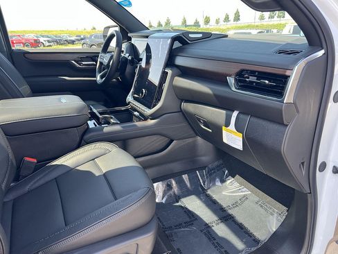 New 2026 GMC Yukon XL Denali w/ Denali Reserve Package RWD image 34