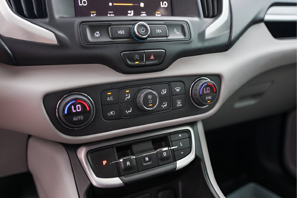 Used 2022 GMC Terrain SLE w/ Driver Convenience Package FWD image 21